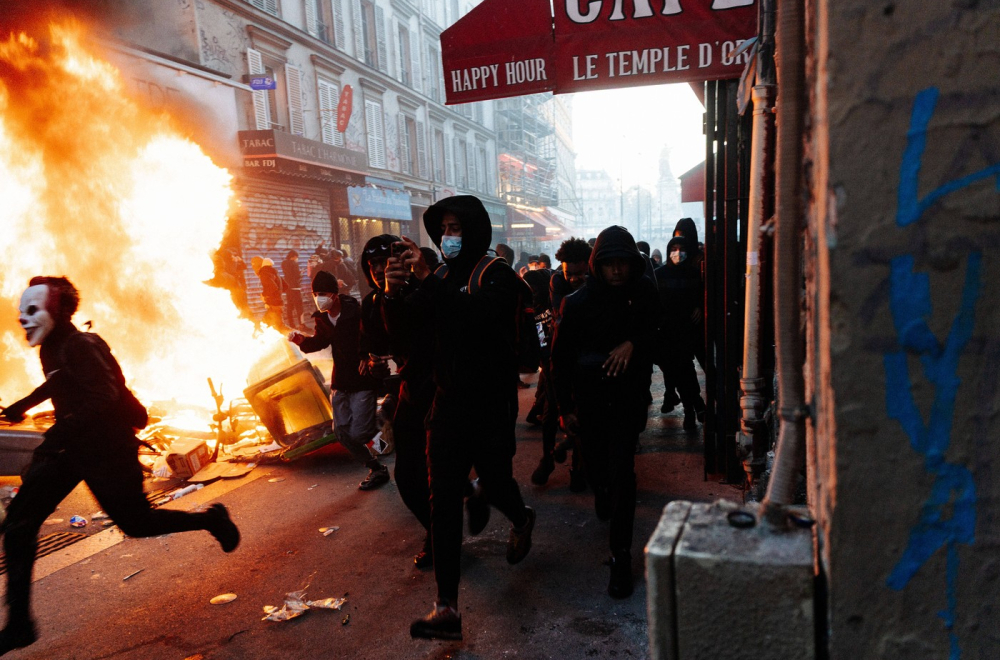 France considers tough measures: Is a curfew on the way?