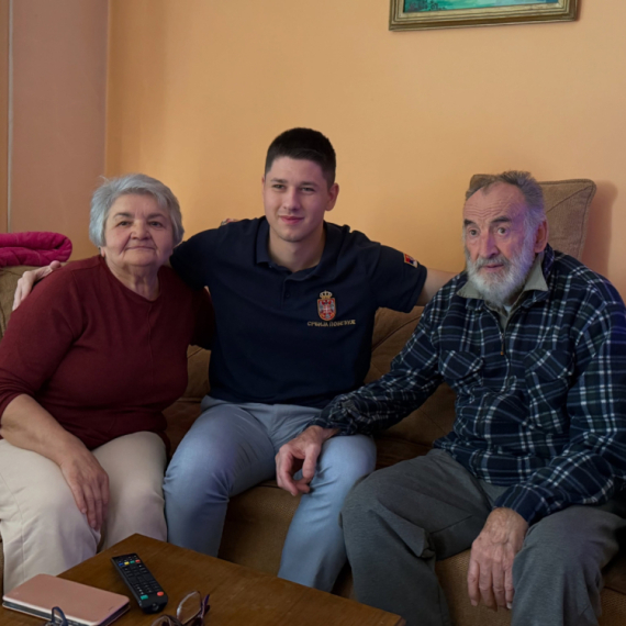 Roditelji uz SNS, ćerka na "Studentskoj listi"; Pavlović: "Poštujemo pravo svakoga na sopstveni izbor"