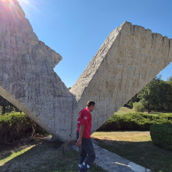 Kragujevac se priprema za Veliki školski čas: Uređuje se Spomen-park