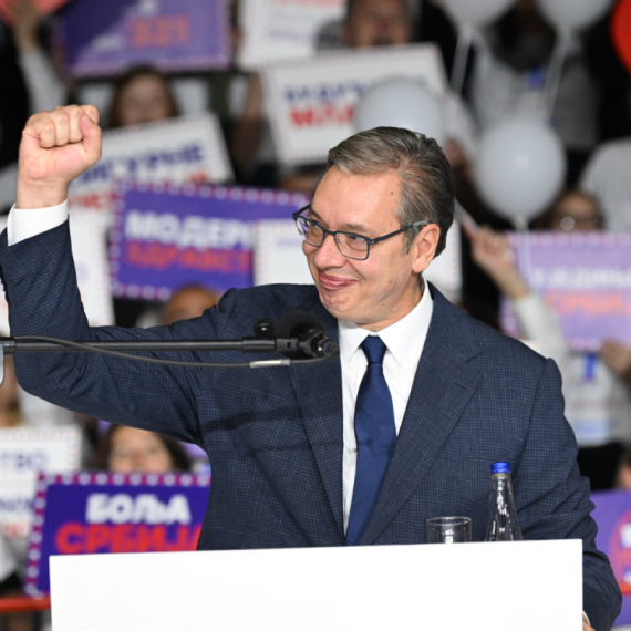 Vučić večeras u "Oko magazinu" na RTS-u