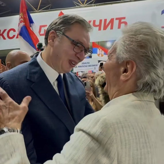 Miroslav Ilić podržao Vučića: "Srbiji najmanje treba promena vlasti"; Vučić: "Hvala na podršci" VIDEO