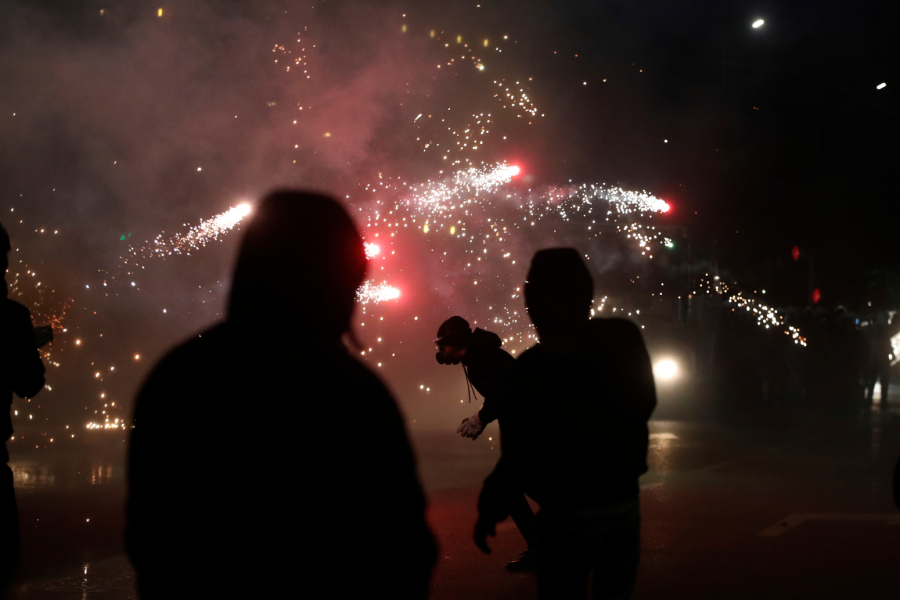 Tirana kao ratna zona; Počeli brutalni obračuni na ulicama FOTO/VIDEO