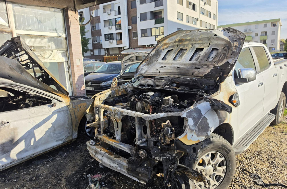 Haos na parkingu u Novom Sadu, izgorela tri automobila: Probudile su nas sirene, plamen je bio ogroman FOTO