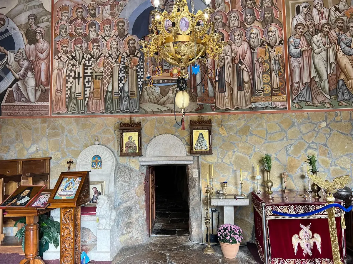 Manastir u pećini u obliku krsta: Ovo je jedna od najneverovatnijih pravoslavnih svetinja na Balkanu FOTO