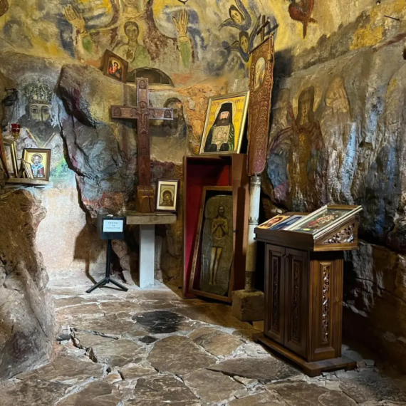 Manastir u pećini u obliku krsta: Ovo je jedna od najneverovatnijih pravoslavnih svetinja na Balkanu FOTO