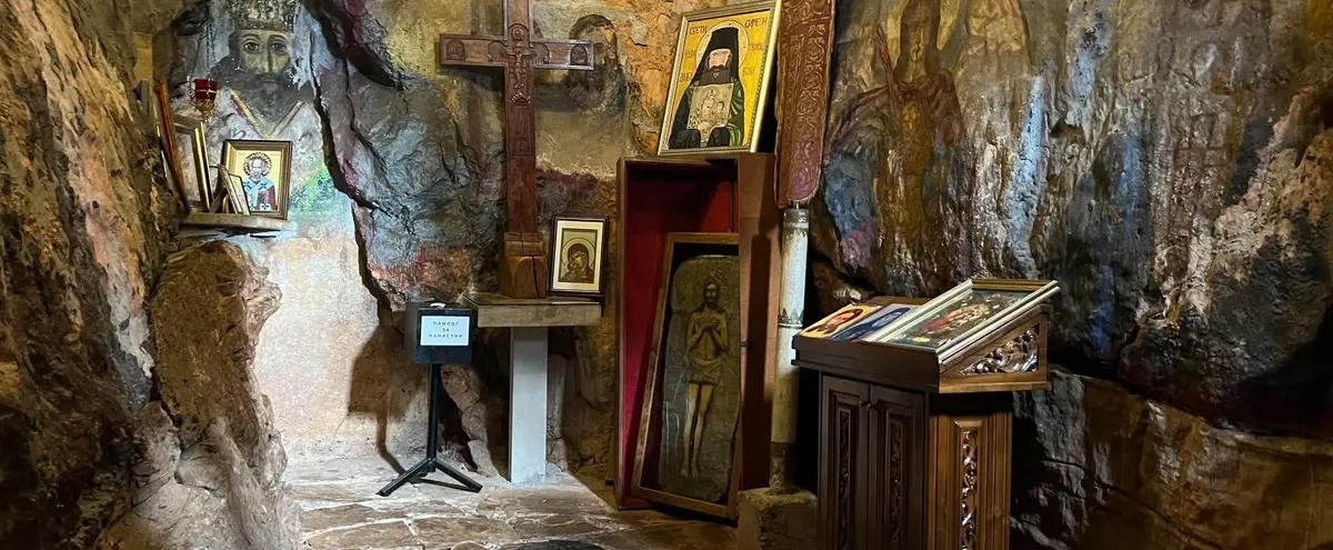 Manastir u pećini u obliku krsta: Ovo je jedna od najneverovatnijih pravoslavnih svetinja na Balkanu FOTO