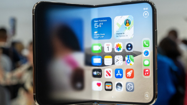 Mane prvog savitljivog iPhone-a: Ekran mekan na dodir, nastaju nabori VIDEO