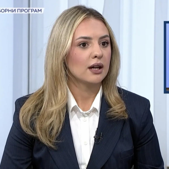 Marija iz Niša: "Lista 'Ujedinjena Srbija' nudi konkretne i realne mere"; "Država rešava stambeno pitanje"