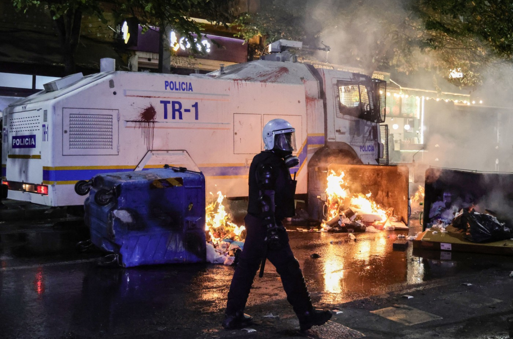 Bačen Molotovljev koktel na kancelariju Edija Rame; Ispaljeni meci VIDEO
