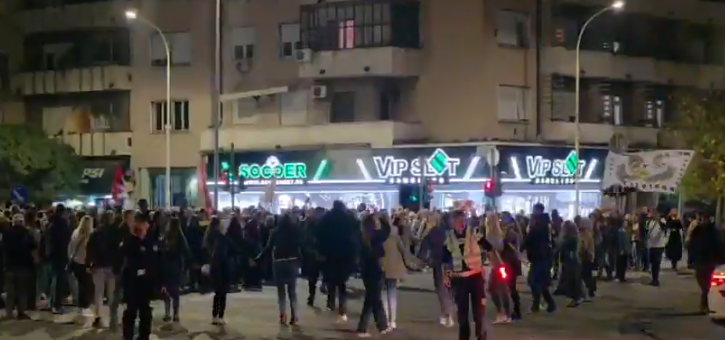 Kragujevac uoči 21. oktobra: moleban i kolo, Šarović tvrdi da je napadnut