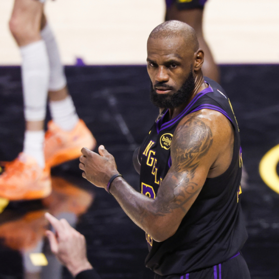 Lebron ne zaboravlja Divca i Stojakovića VIDEO
