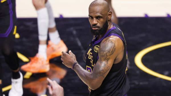 Lebron ne zaboravlja Divca i Stojakovića VIDEO