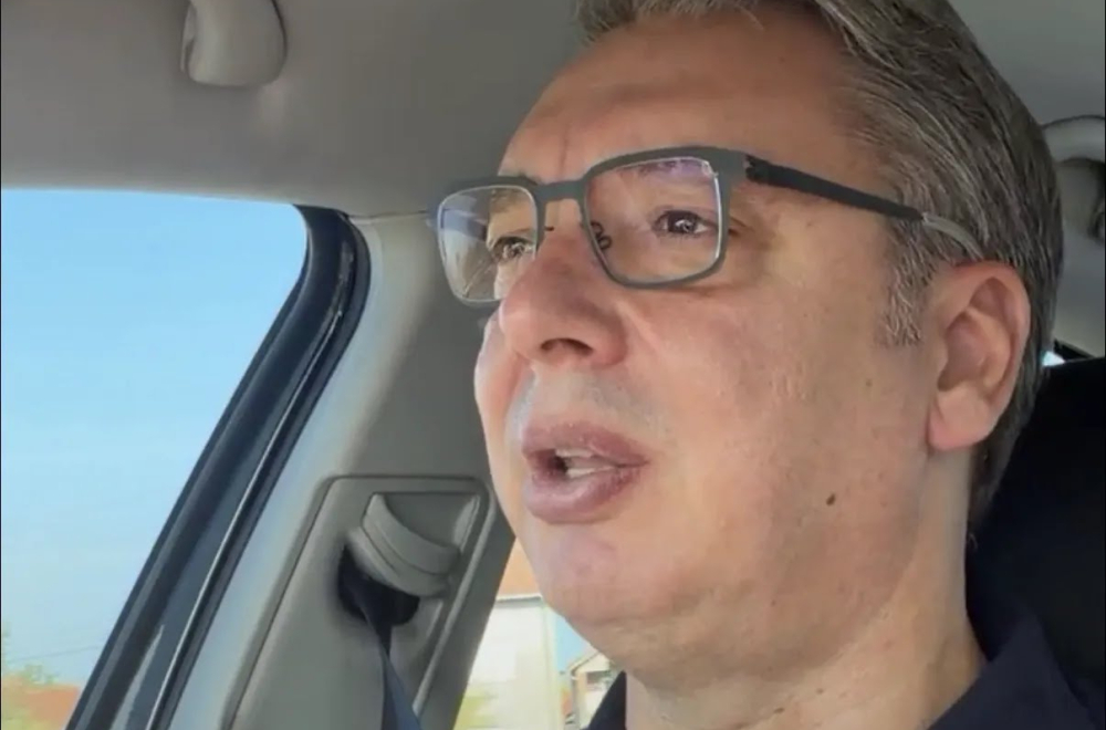 Vučić se obraća građanima na putu za Niš