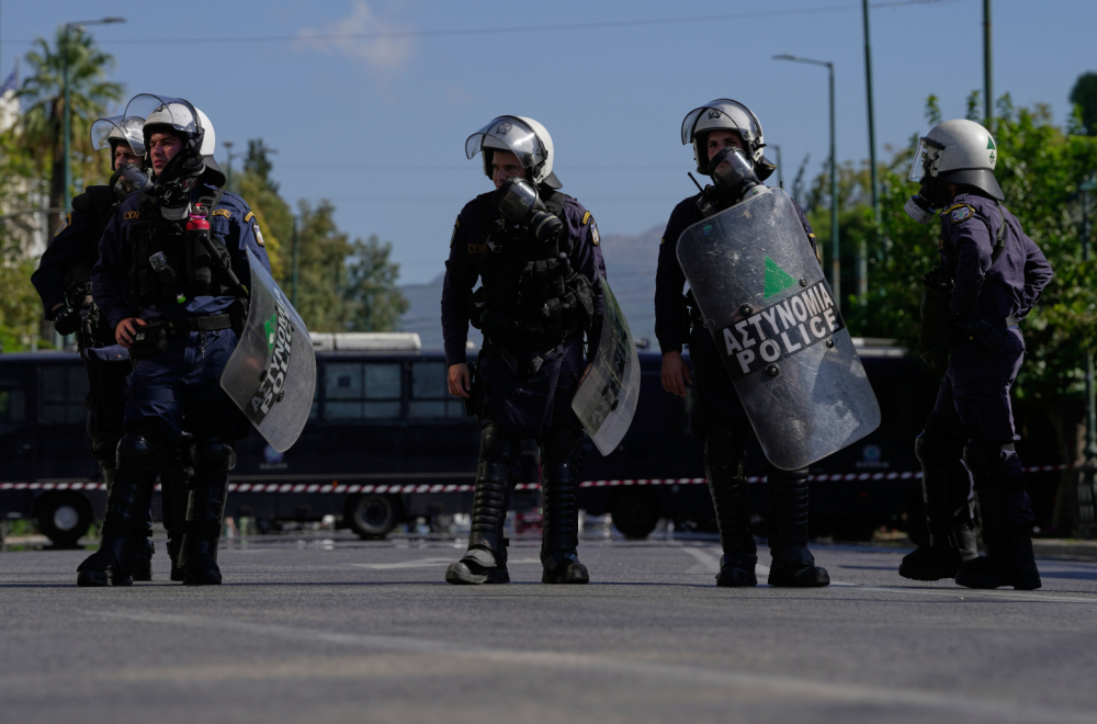 I, "pala" je i Grčka; Policija hapsi redom