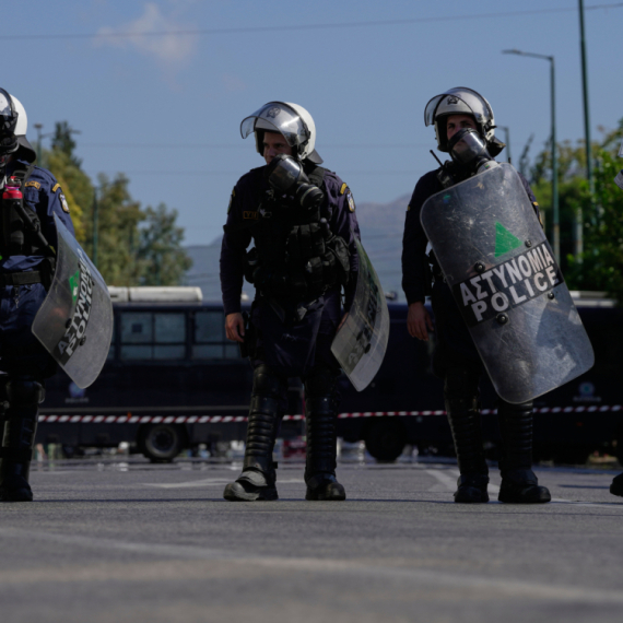 I, "pala" je i Grčka; Policija hapsi redom
