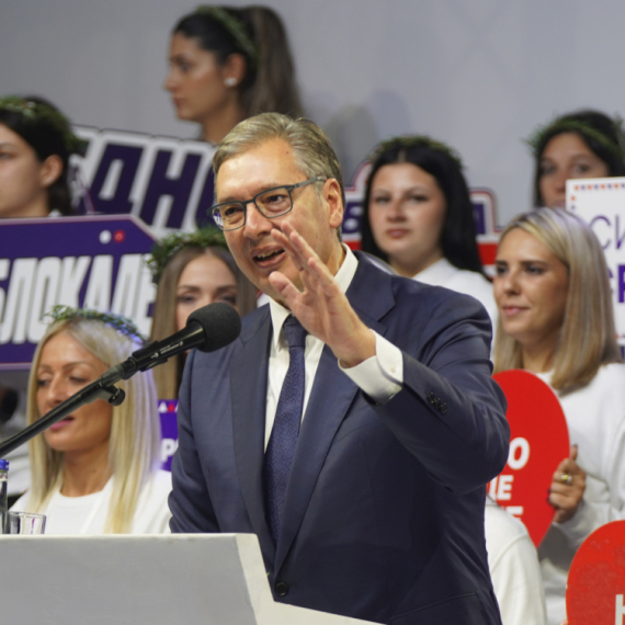 Vučić u Nišu najavio kraj politike u školama: "Dosta ste se igrali, kraj je"