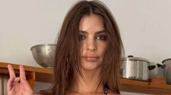 Opet je izbacila grudi, pa objavila selfi koji je napravio haos na mrežama FOTO