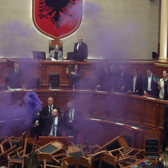 Karambol u albanskoj skupštini; Tuča poslanika VIDEO