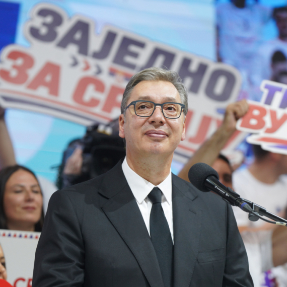 Vučić: "Za četiri godine prosečna plata biće 1.500 evra"; "Plaćaćemo lekove da pomognemo najugroženijima"