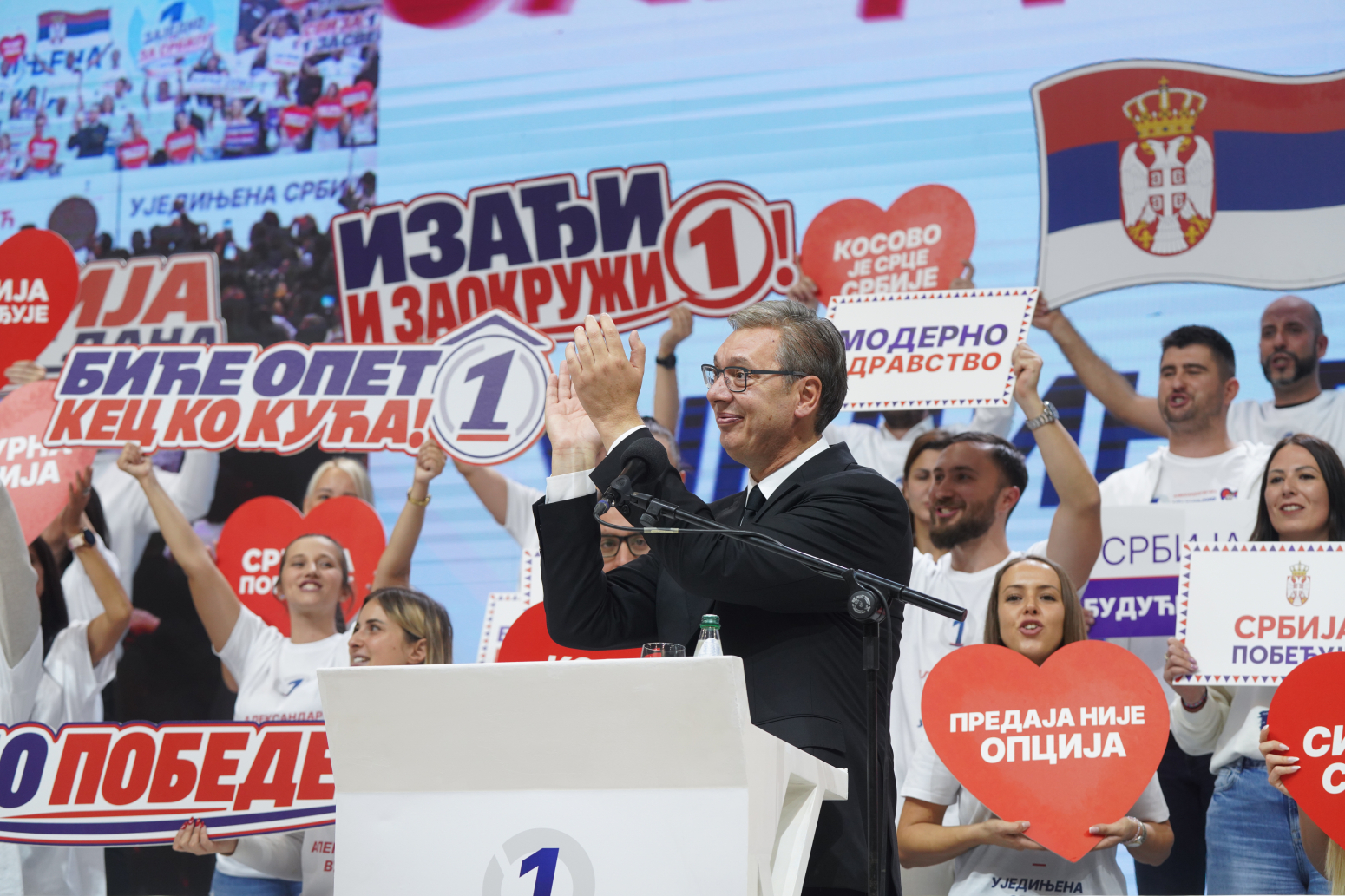 Vučić: Za četiri godine prosečna plata biće 1.500 evra; Plaćaćemo lekove da pomognemo najugroženijima