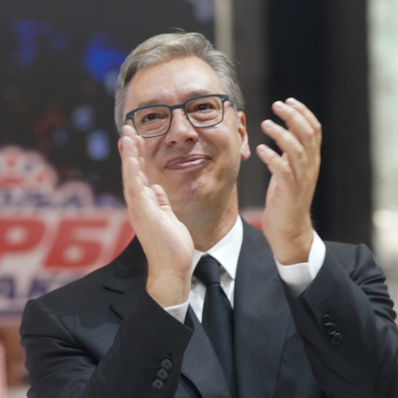 Vučić stigao u prostorije Srpske napredne stranke