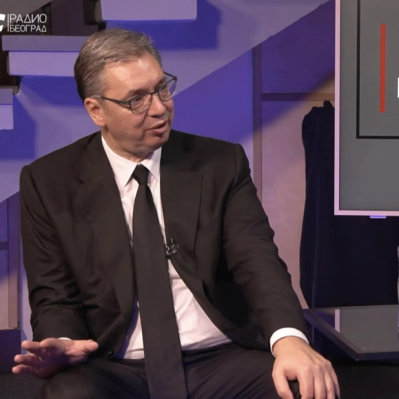 Vučić: "Ogroman novac je ušao u našu zemlju za rušenje države"; "Biće teška i neizvesna borba"