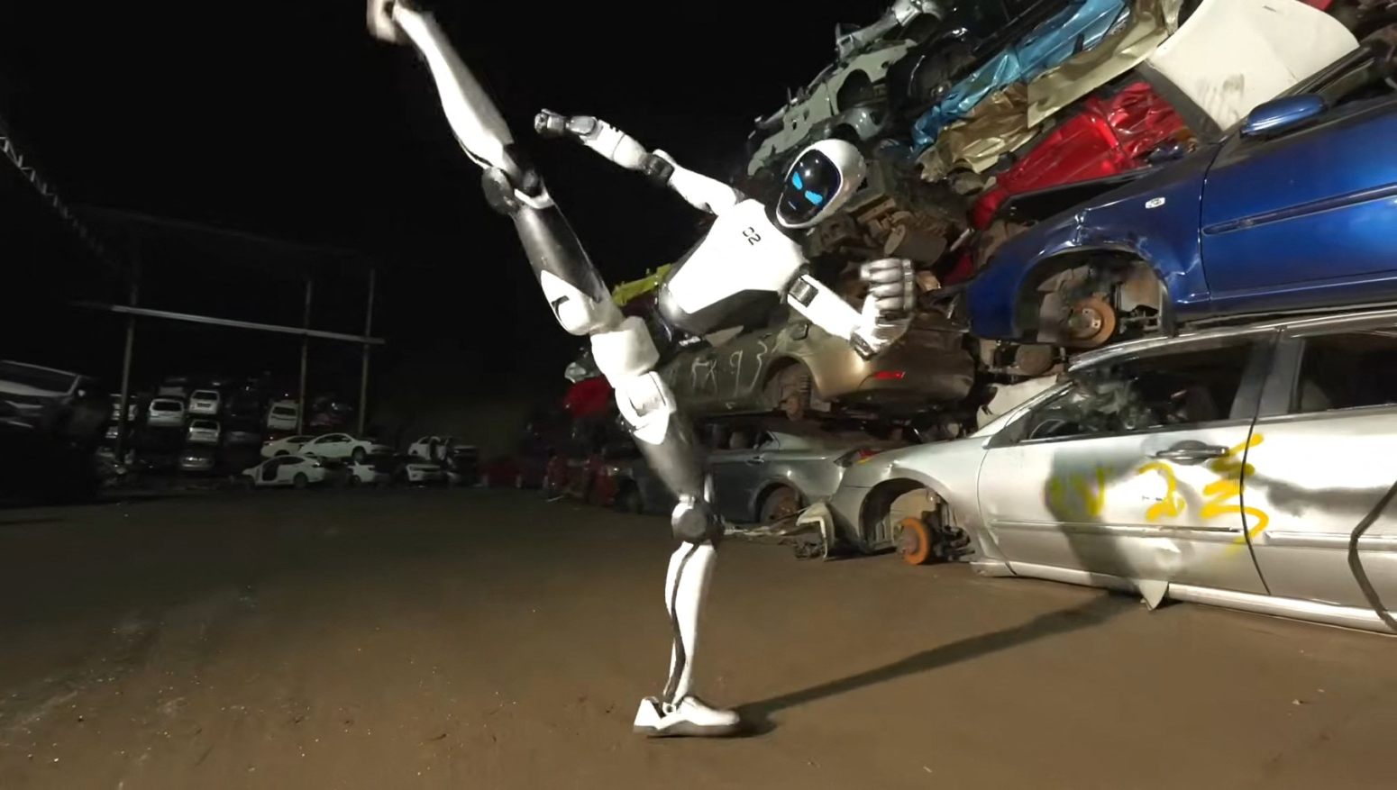 Kung-fu legenda čuvar: Stigao robot koji diže automobile i čuva kuću FOTO