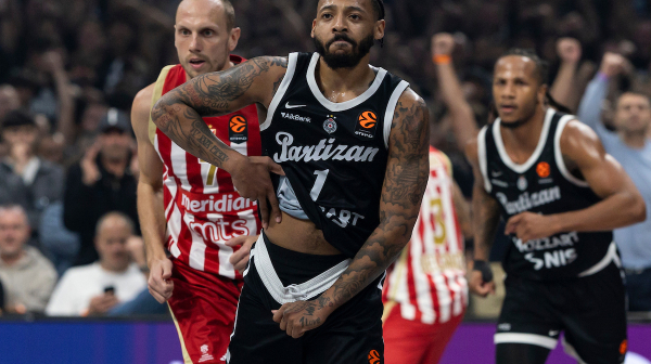 Poluvreme: Partizan razbija Zvezdu!