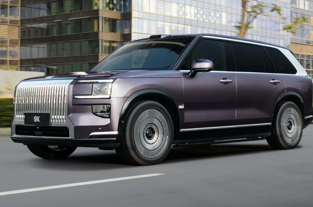 Privatni bioskop na točkovima: "Kineski Rolls-Royce" stigao u Srbiju FOTO