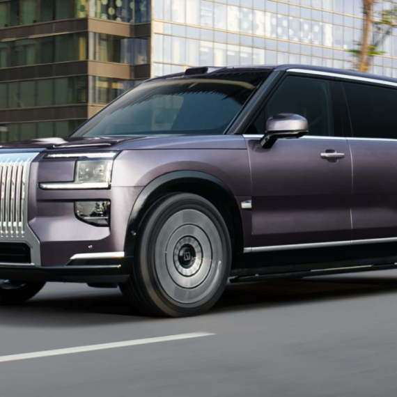 Privatni bioskop na točkovima: "Kineski Rolls-Royce" stigao u Srbiju FOTO