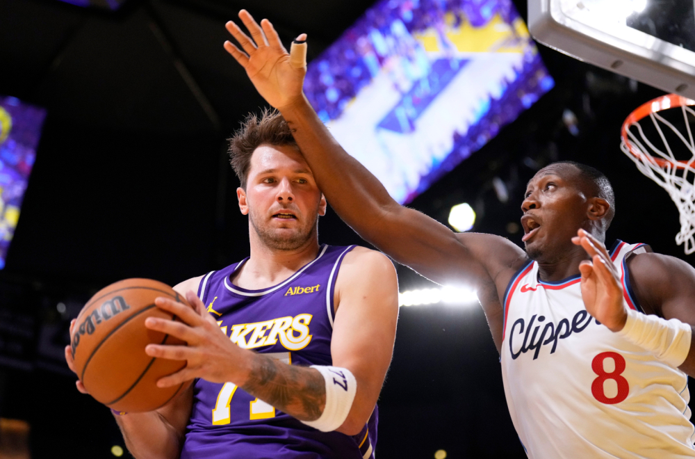 Lejkersi jači od Klipersa – Dončić izveo ludost na terenu i šokirao NBA pre derbija VIDEO
