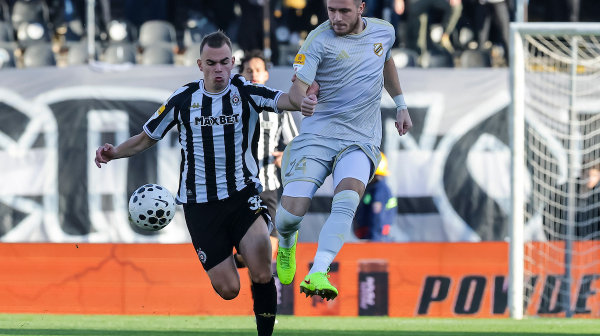 Čukarički promašio nemoguće: Partizan umalo primio gol!