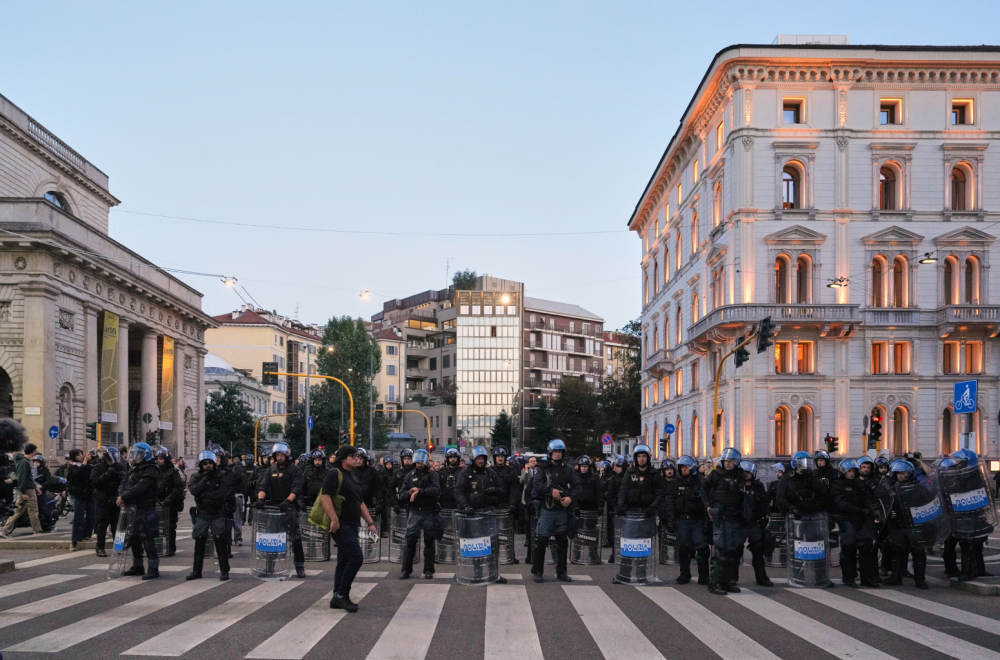 Milano se sprema za novi udar nereda: Vojska izašla na ulice, policija pretresa 150 adresa VIDEO