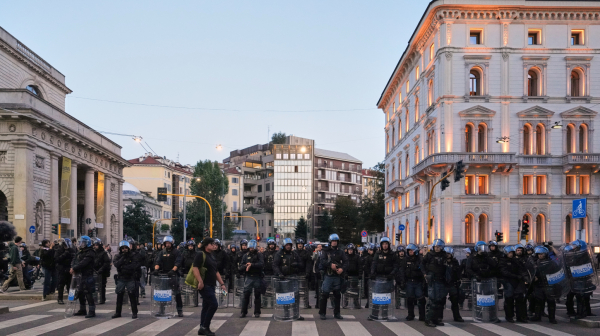 Milano se sprema za novi udar nereda: Vojska izašla na ulice, policija pretresa 150 adresa VIDEO