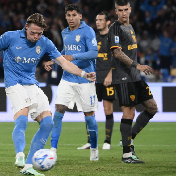 Napoli tri puta vodio, ali Roma nije izgubila