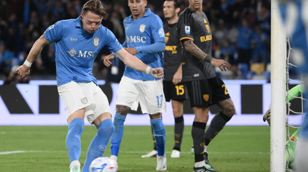 Napoli tri puta vodio, ali Roma nije izgubila