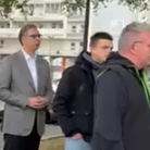 Vučič stigao na biračko mesto; Čeka u redu sa građanima VIDEO
