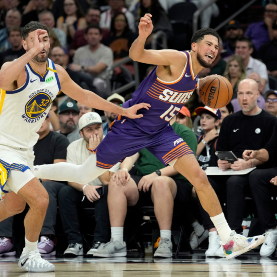 NBA: Buker zatrpao Voriorse, tripl-dabl Embida, razgoropadili se rukiji