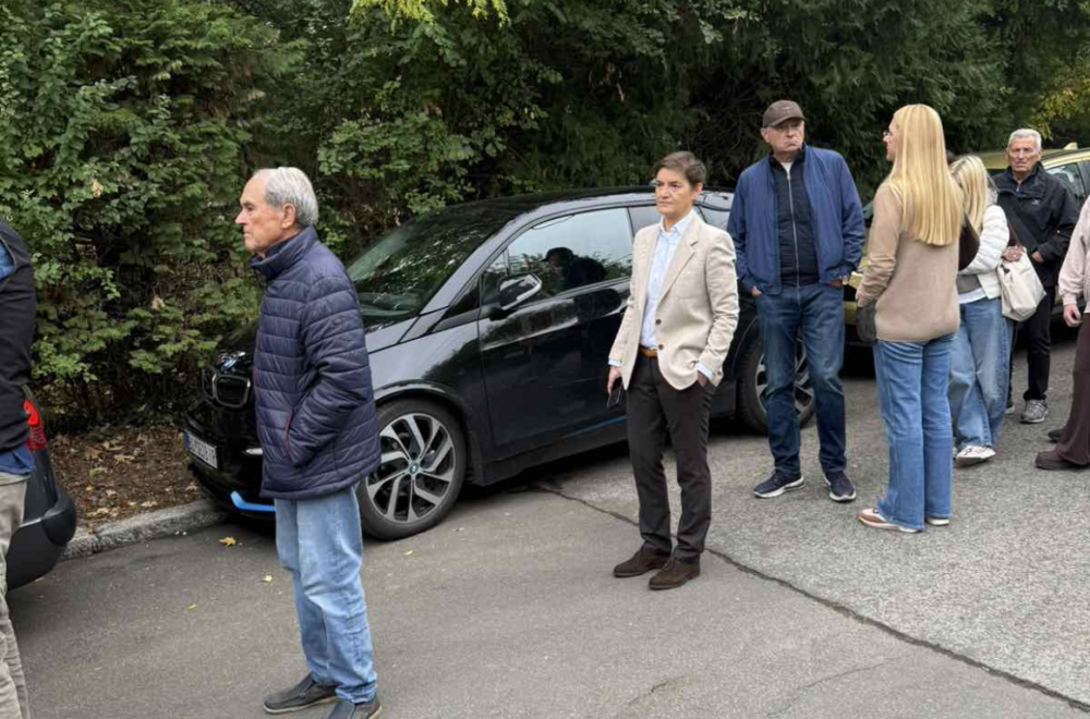 Brnabić glasala – čekala u redu sa građanima
