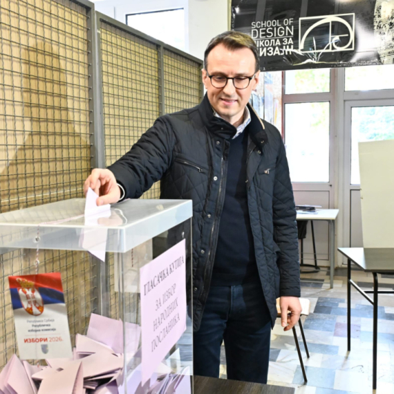 Petković glasao u Dizajnerskoj školi u Beogradu