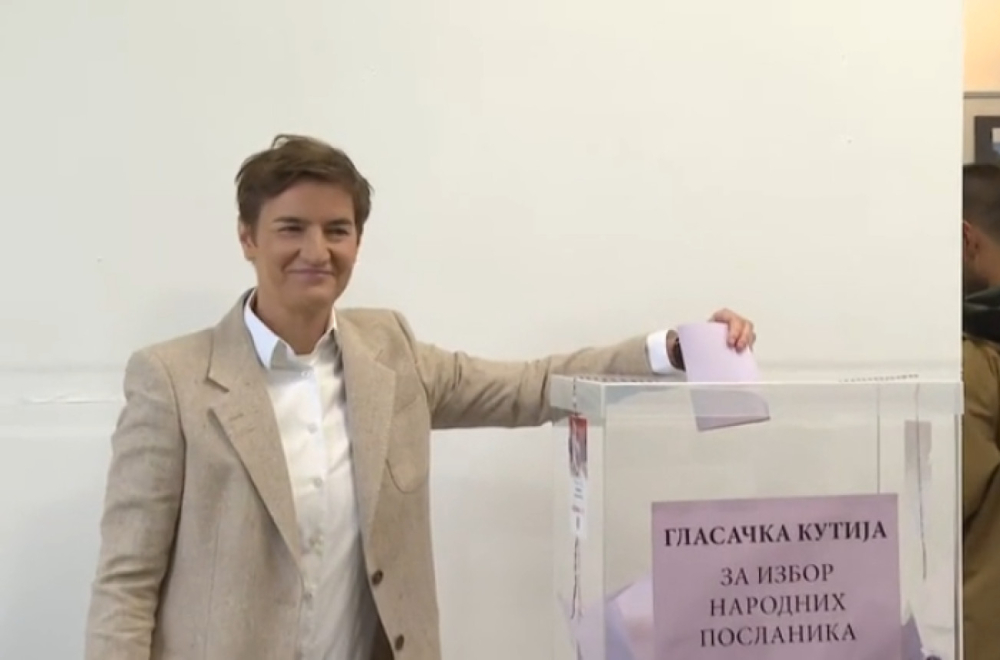Brnabić glasala – čekala u redu sa građanima VIDEO