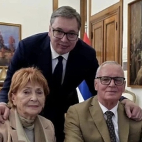 Blokaderi napali majku Aleksandra Vučića ispred biračkog mesta; Nasilnici udarili na ženu od preko 80 godina