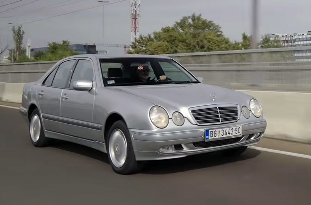 Prešao samo 89.900 kilometara za 25 godina: Na testu je bio čuveni Mercedes W210 VIDEO