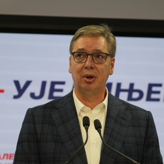 "Vučić je danas u centrali stranke"; Brnabić: "Otišao je da radi, nije se sakrio"