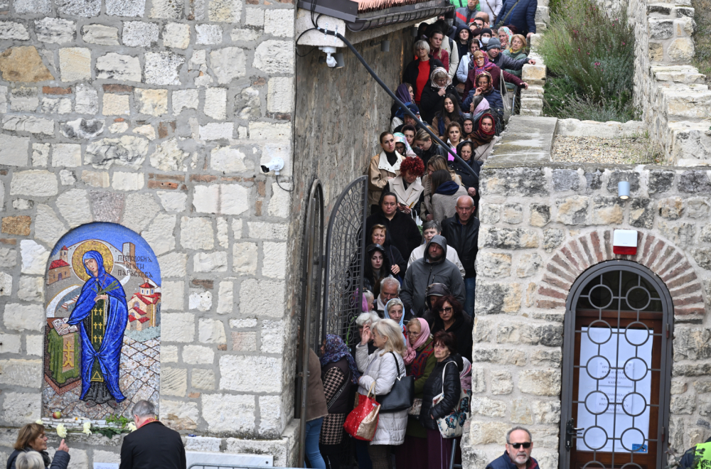 Redovi vernika na Kalemegdanu: Hiljade ljudi okupilo se zbog velikog praznika FOTO
