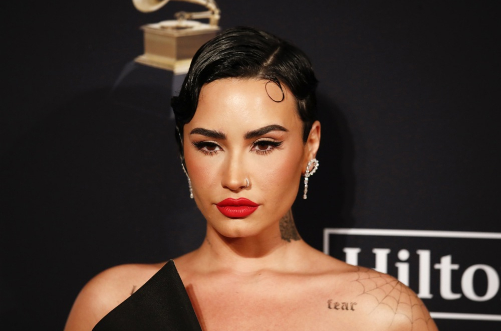 Demi Lovato završila u bolnici: Oglasila se nakon uznemirujuće fotografije FOTO