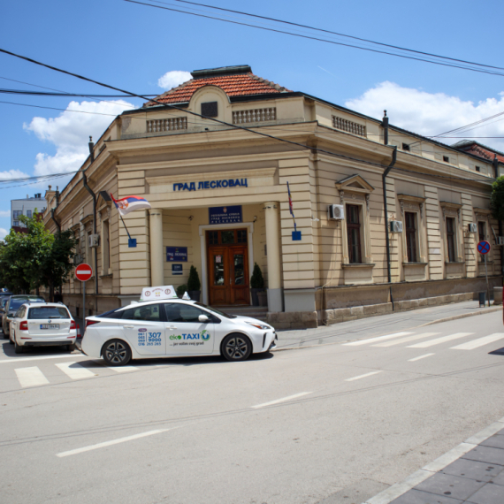 Taksista skrenuo ka Žitorađi umesto ka Nišu i rekao studentkinji da je vodi u "Cecino selo"