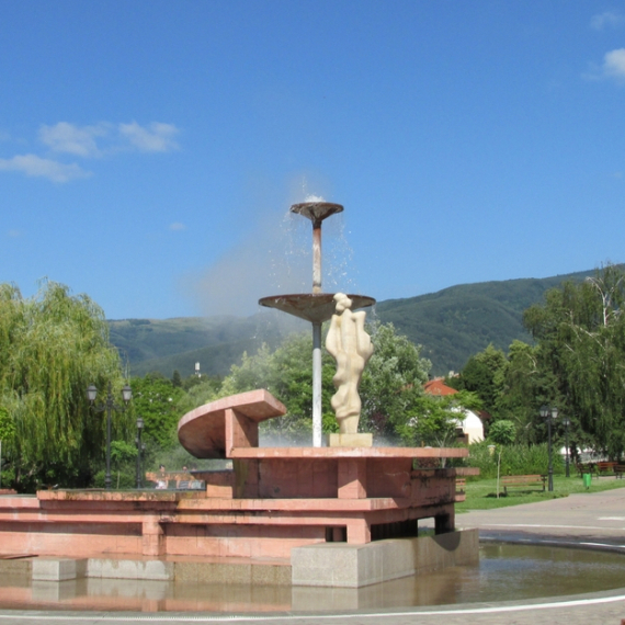 Noćenje od 15 evra, mineralni bazeni i gejzir: Ova banja u Bugarskoj privlači turiste FOTO