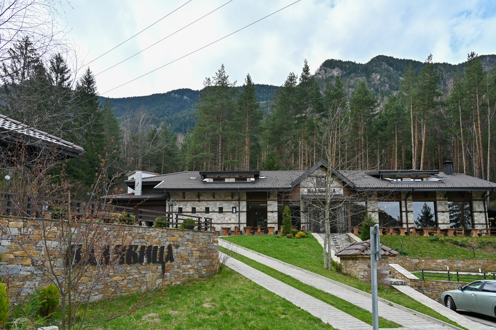 Noćenje od 15 evra, mineralni bazeni i gejzir: Ova banja u Bugarskoj sve više privlači turiste FOTO