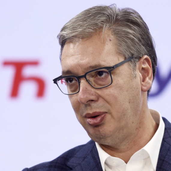U toku obraćanje Vučića iz sedišta SNS-a